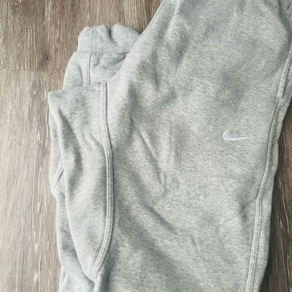 Nike sweatpants EUC - Picture 8 of 8